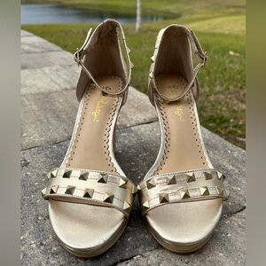 NWOT Lilly Pulitzer Wedge Open Toed Gold Heels Size  7